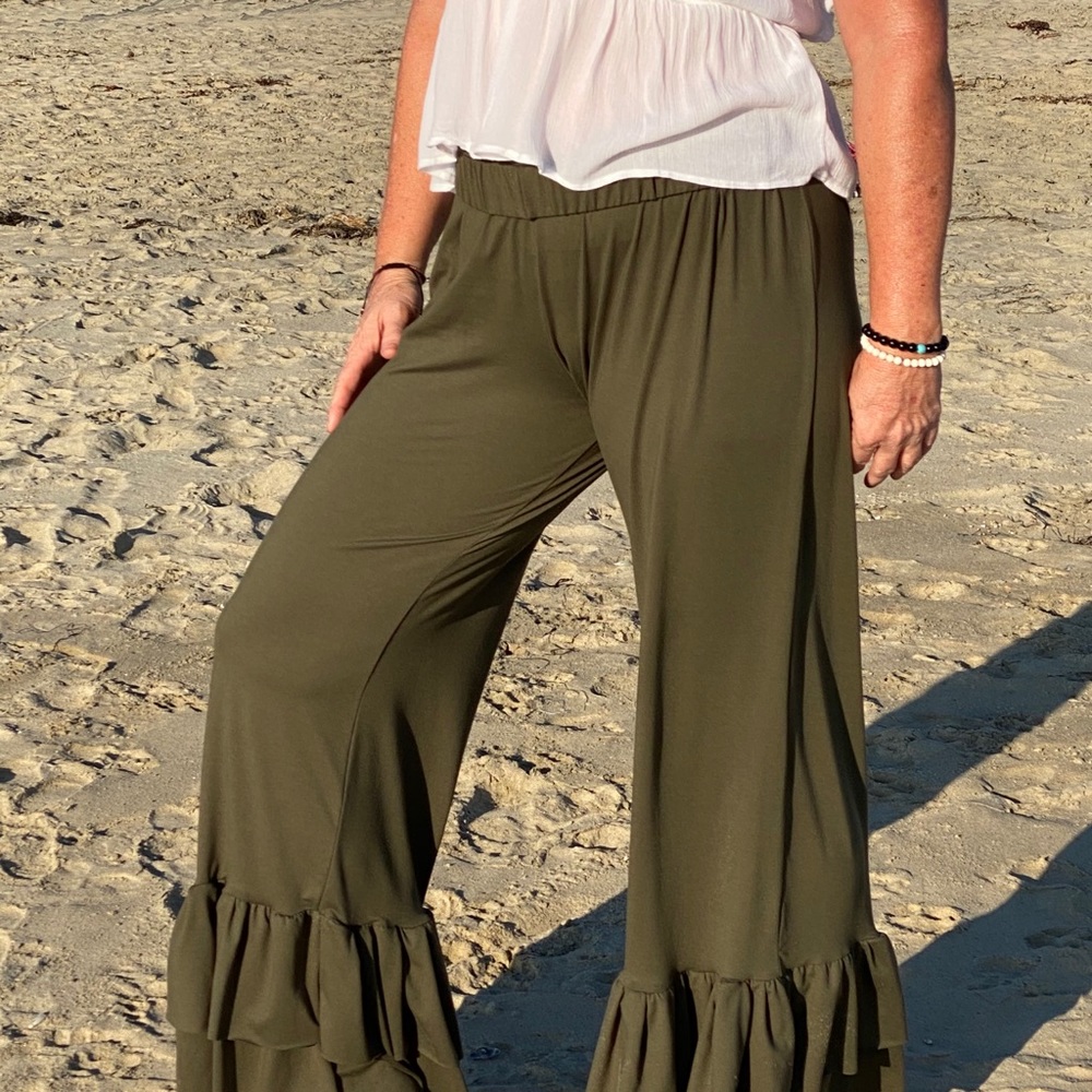Woman’s double ruffle pants NWOT